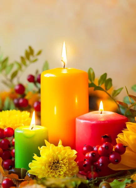 Velas y flores — Foto de Stock