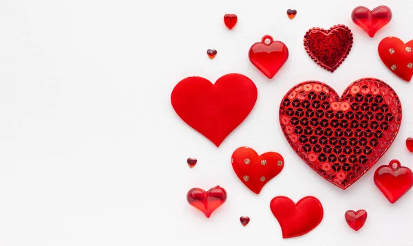 Concepto San Valentín Con Corazones Rojos Colocación Plana Espacio Copia — Foto de Stock