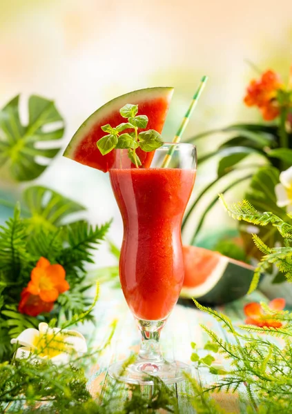 Summer Cold Watermelon Strawberry Drink Delicious Berries Cocktail Green Table — Stock Photo, Image