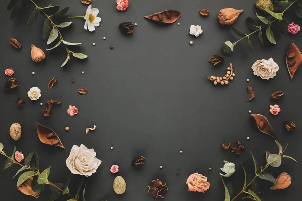 Herbst Winter Konzept Mit Getrockneten Blüten Blättern Und Beeren Auf — Stockfoto