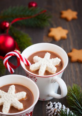 Şekerlemeli sıcak çikolata.