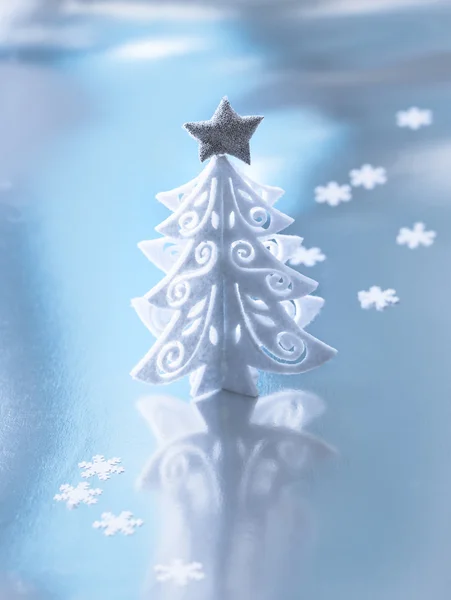 Árbol de Navidad blanco decorativo — Foto de Stock