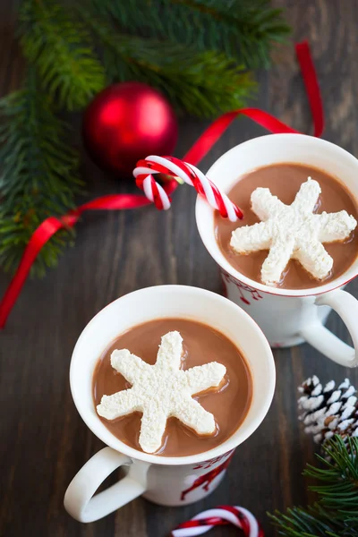 Heiße Schokolade mit Marshmallows — Stockfoto