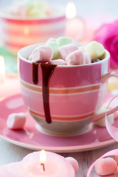 Horká čokoláda a marshmallow — Stock fotografie