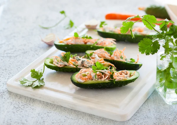 Pepino recheado com cenoura — Fotografia de Stock