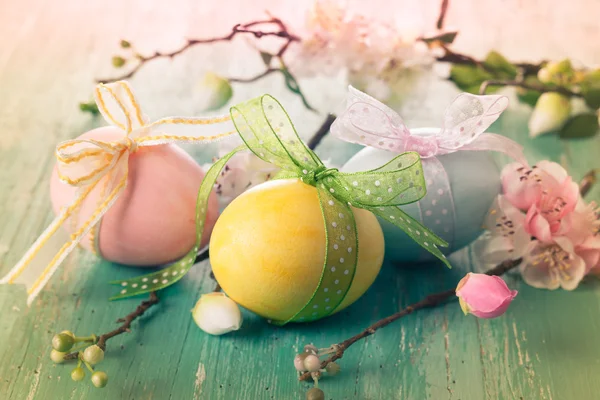 Easter decoration with spring flowers — Stock Photo, Image