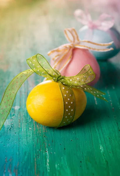 Decoração de Páscoa com flores da primavera — Fotografia de Stock