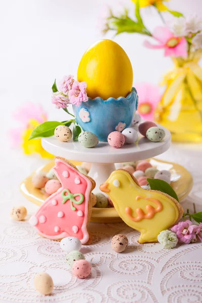 Påsk cookies och ägg — Stockfoto