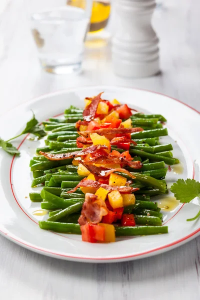 Bohnen mit Speck und Gemüse — Stockfoto