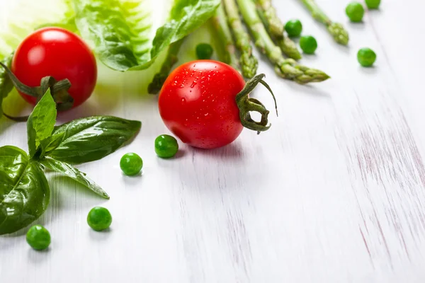 Verse groenten op tafel — Stockfoto