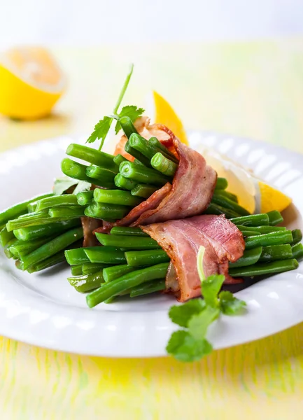 Grüne Bohnen mit Speck — Stockfoto