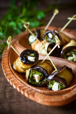 Pesto ile patlıcan böreği