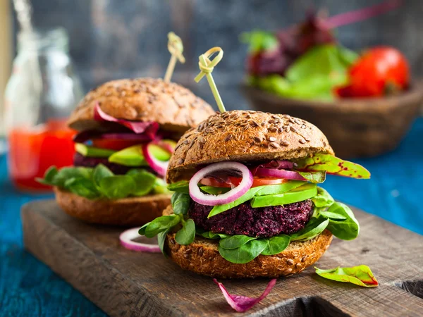 Avokado ile Quinoa burger