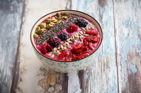 Berry and smoothie in bowl — Stock Photo, Image