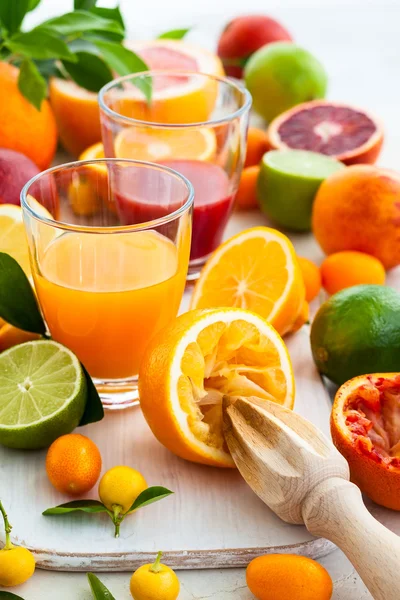 Fresh citrus juices — 图库照片