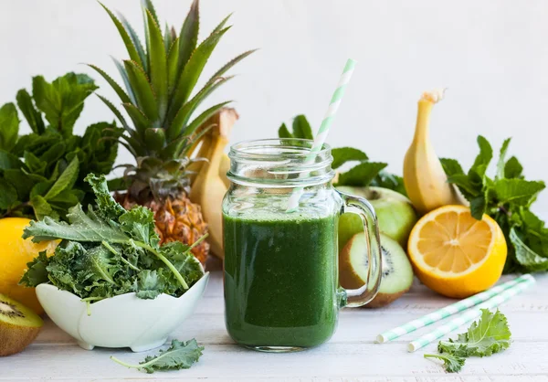 Fresh green smoothie — Stock Photo, Image