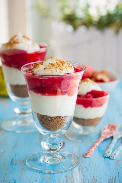 Rhubarb and strawberry dessert — Stock Photo, Image