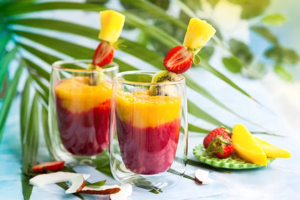 Egzotyczne owoce smoothie — Zdjęcie stockowe