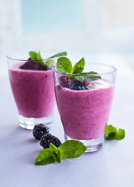 Berry smoothie in glasses — Stock Photo, Image