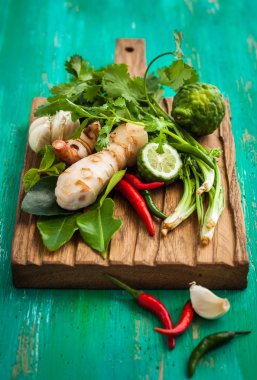  Asya otlar, baharatlar