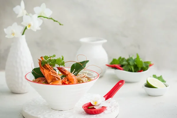 Том Ям суп с креветками — стоковое фото