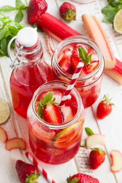 Strawberry and rhubarb lemonade — Stock Photo, Image