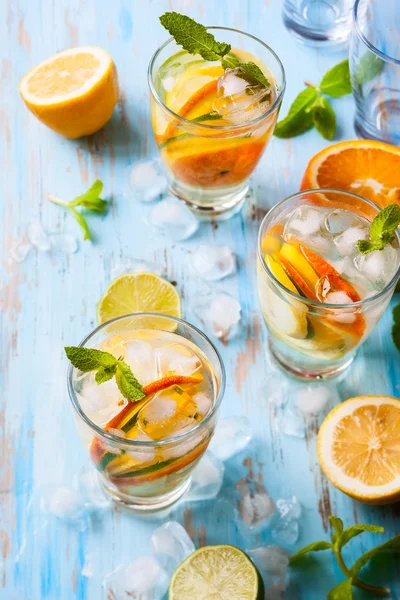 Citrus water with mint — Stock Photo, Image