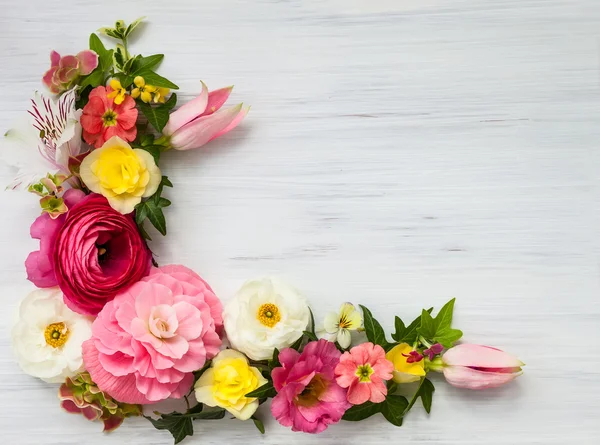 Moldura de flores em branco — Fotografia de Stock