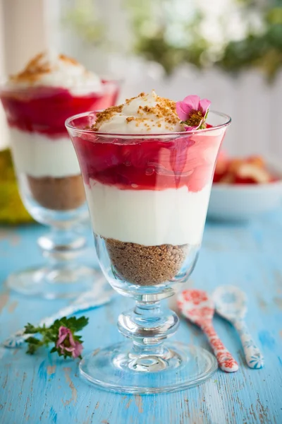 Rhubarb and strawberry dessert — Stock Photo, Image