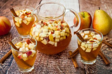 Elma ile sonbahar sangria
