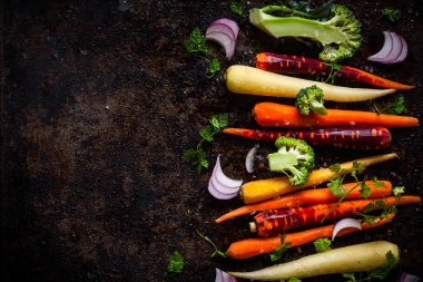 Kavurma için ham gökkuşağı havuç