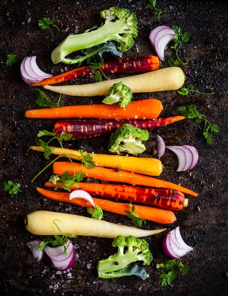 RAW rainbow morot för stekning — Stockfoto