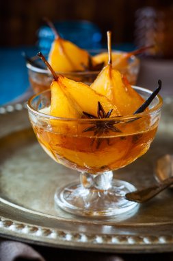 Haşlanmış armut şurup