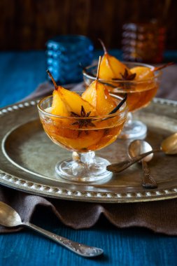 Haşlanmış armut şurup