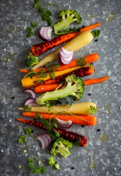 Sárgarépa, brokkoli és hagyma — Stock Fotó