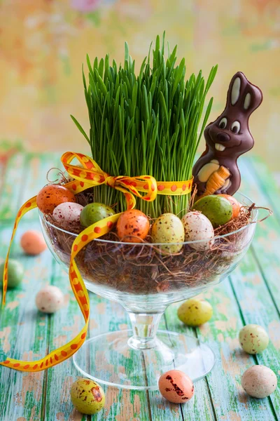 Великодня концепція з шоколадними яйцями — стокове фото