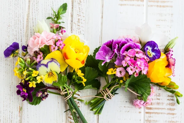 Красиві букети квітів — стокове фото