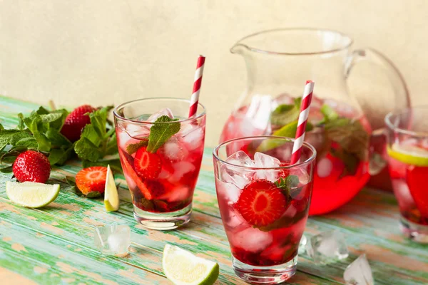 Refreshing summer drink — Stock Photo, Image