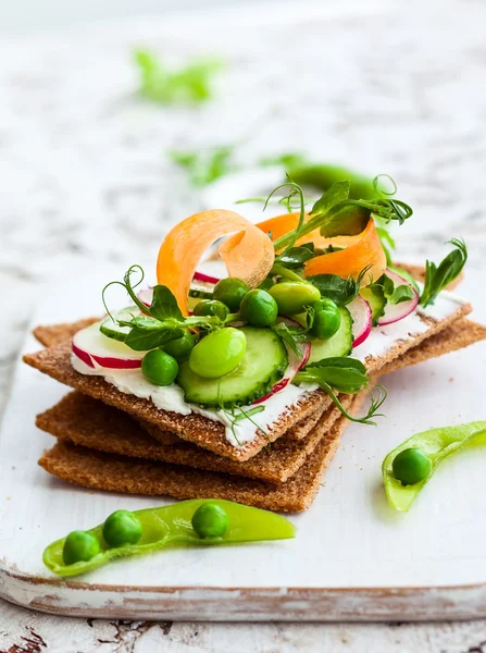 Sandwiches with cheese and vegetables — Stock Photo, Image