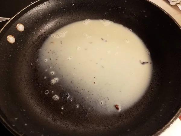 Grease or fat in frying pan or skillet on stove — Stock Photo, Image