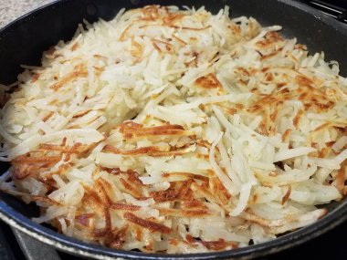 Kızartma tavasında veya tavada pişen haşlanmış patates.