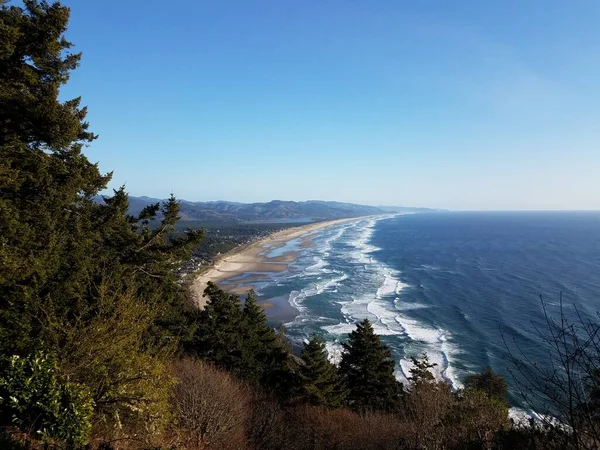 Ocean shore and waves on coast in Manzanita, Oregon — Stock Photo, Image