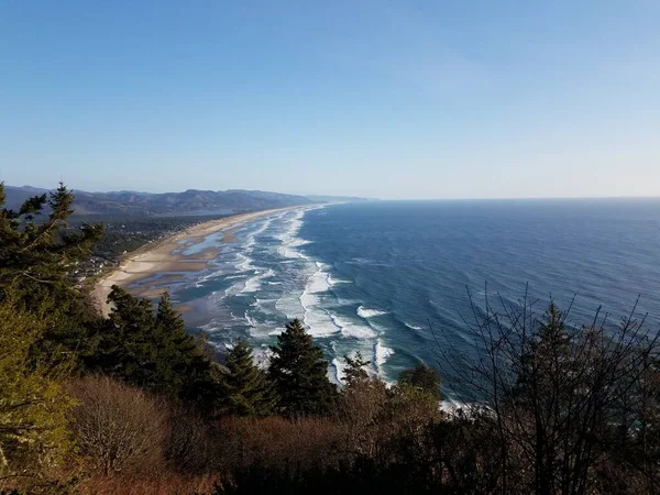 Ocean shore and waves on coast in Manzanita, Oregon — Stock Photo, Image