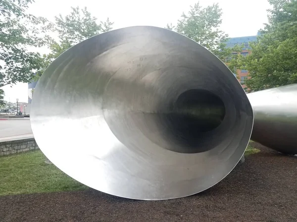 Plata metal diapositiva juego estructura al aire libre en el parque — Foto de Stock