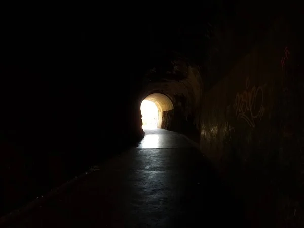 Eingang zum Guajataca-Tunnel in Isabela, Puerto Rico — Stockfoto