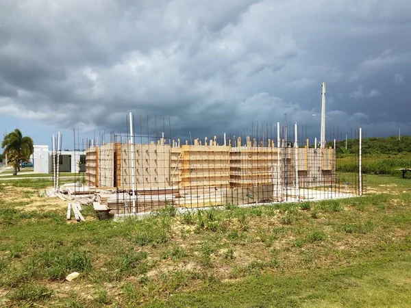 Porto Riko 'daki evin çimento ve ahşap yapımı