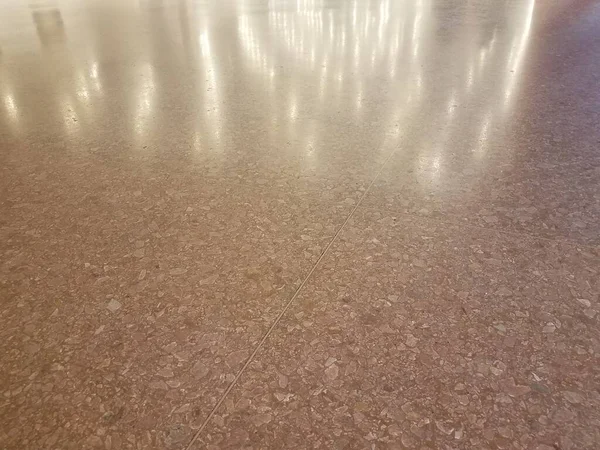 Reflektierende Braune Granit Oder Marmorfliesen Oder Quadrate Auf Dem Boden — Stockfoto