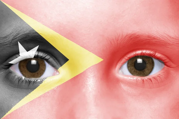 Człowieka jest twarz z flaga Timoru Wschodniego — Zdjęcie stockowe