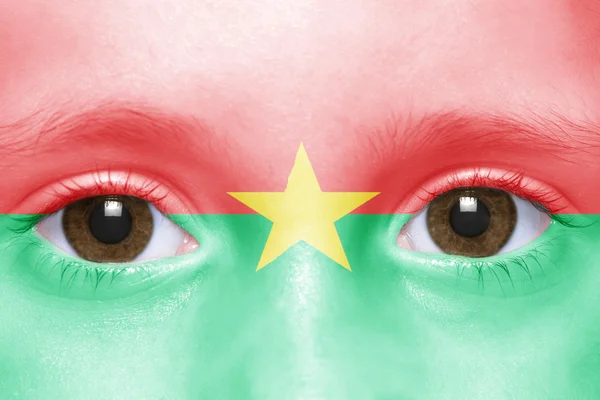 Rostro humano con bandera de Burkina faso — Foto de Stock