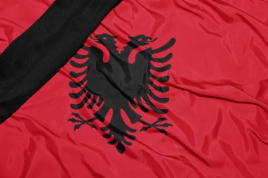 Arnavutluk ulusal bayrak siyah şerit yas 